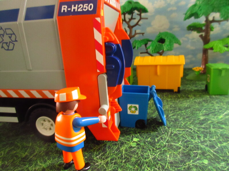 It's Springtime in Eastgate Park for the Playmobil people in our house...
