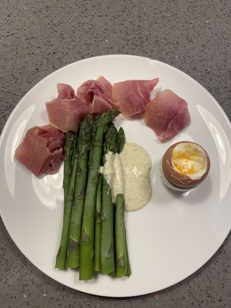 4 bits of asparagus and half an egg - how much?