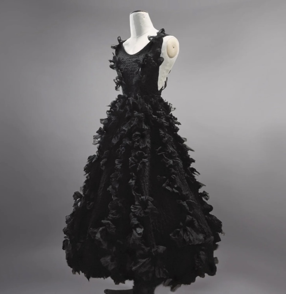 Oh my - I need to get married so I can wear this!