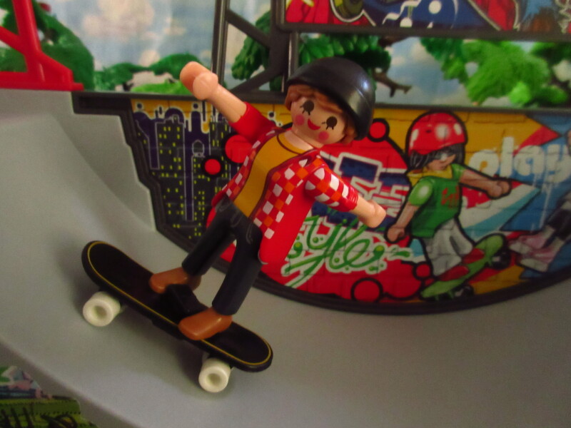 It's Springtime in Eastgate Park for the Playmobil people in our house...
