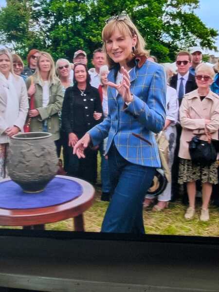 Fiona Bruce jacket ARS 24 may