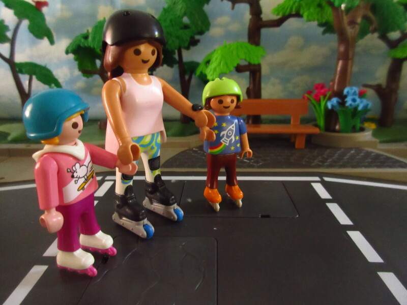 It's Springtime in Eastgate Park for the Playmobil people in our house...