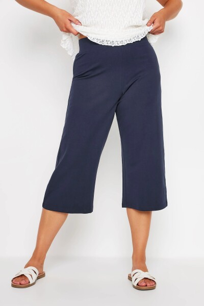 Where can I find black loose-fit cropped yoga trousers?