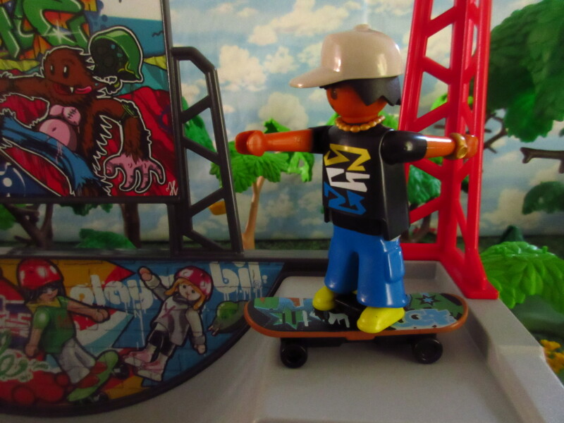 It's Springtime in Eastgate Park for the Playmobil people in our house...