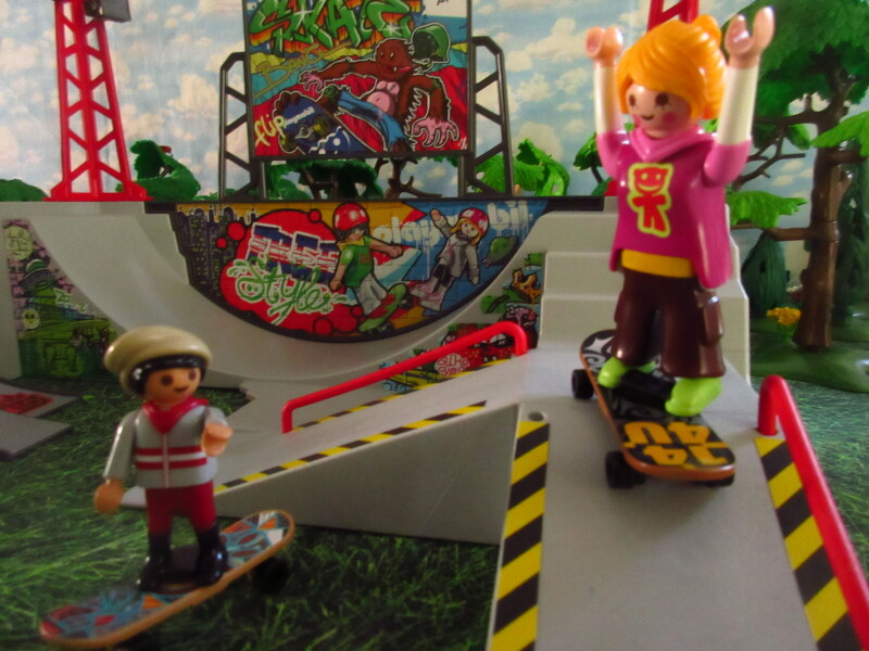 It's Springtime in Eastgate Park for the Playmobil people in our house...