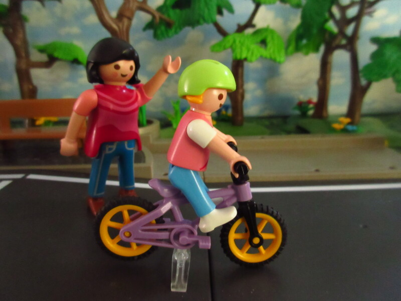 It's Springtime in Eastgate Park for the Playmobil people in our house...