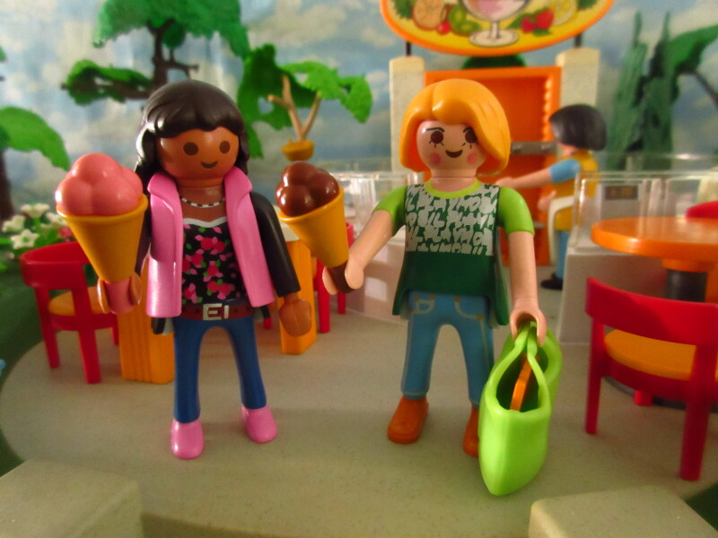 It's Springtime in Eastgate Park for the Playmobil people in our house...