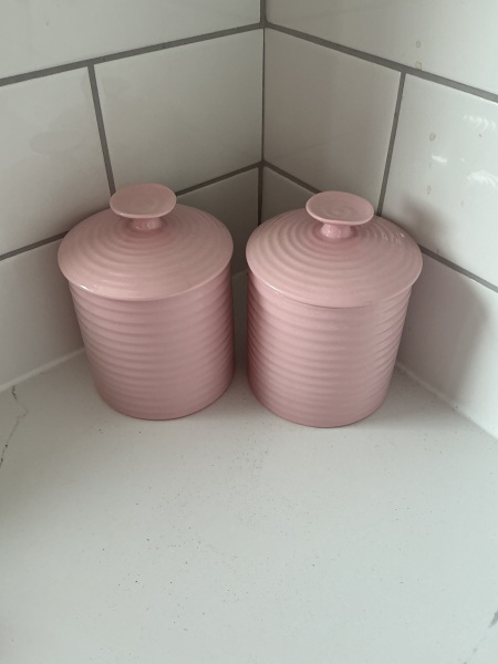 Anyone found pink tea and coffee canisters without a matching sugar one?