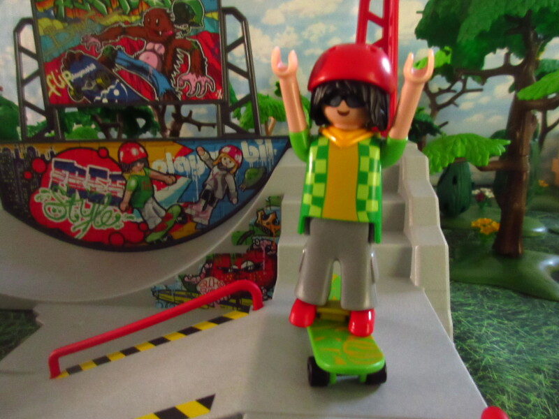 It's Springtime in Eastgate Park for the Playmobil people in our house...