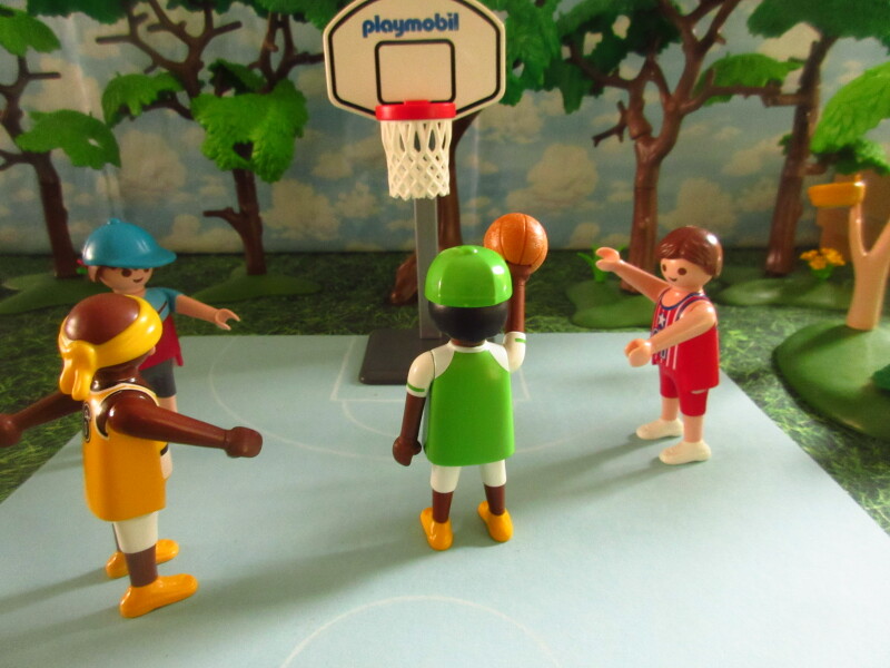 It's Springtime in Eastgate Park for the Playmobil people in our house...