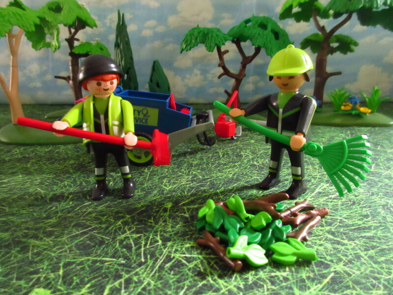 It's Springtime in Eastgate Park for the Playmobil people in our house...