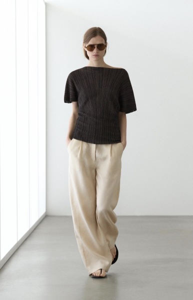 Help dress an 18-20 woman to be cool and comfy this summer