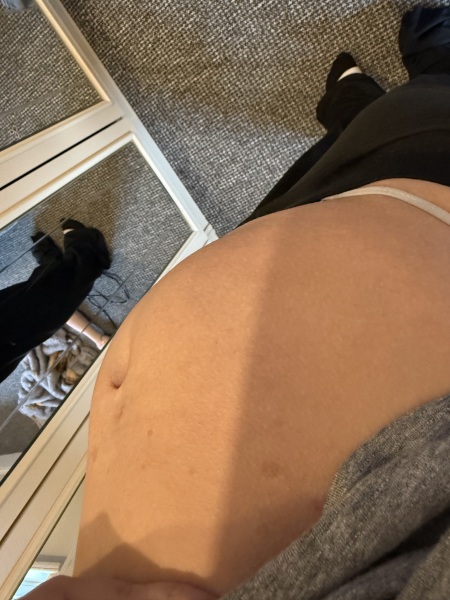 Showing early and feeling flutters at eight weeks in pregnancy