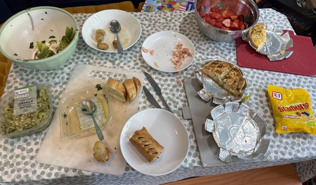 AIBU to think this dinner spread will be enough for nine?