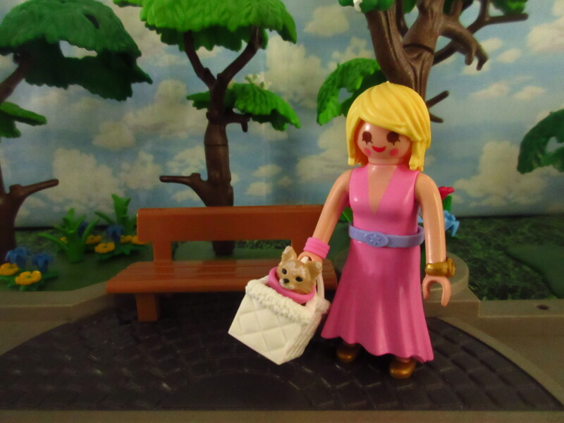 It's Springtime in Eastgate Park for the Playmobil people in our house...