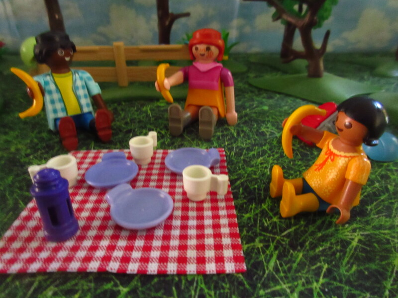 It's Springtime in Eastgate Park for the Playmobil people in our house...
