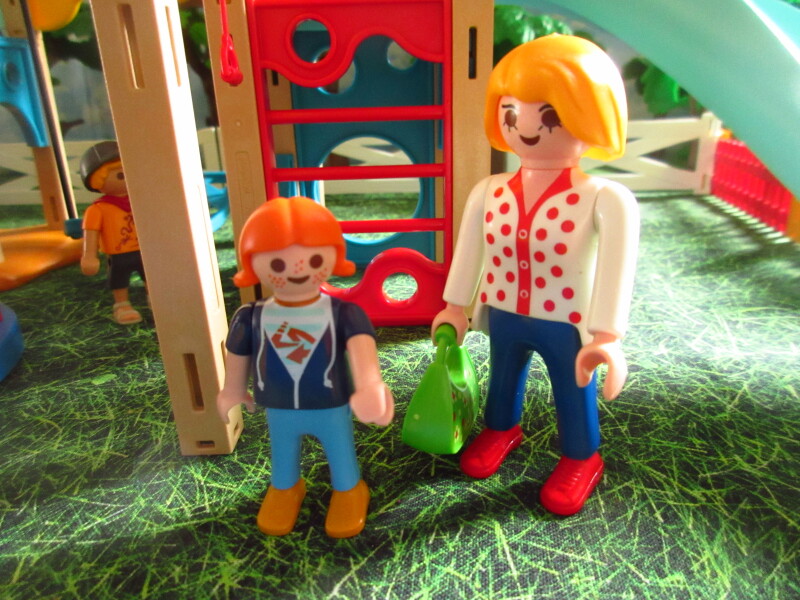 It's Springtime in Eastgate Park for the Playmobil people in our house...