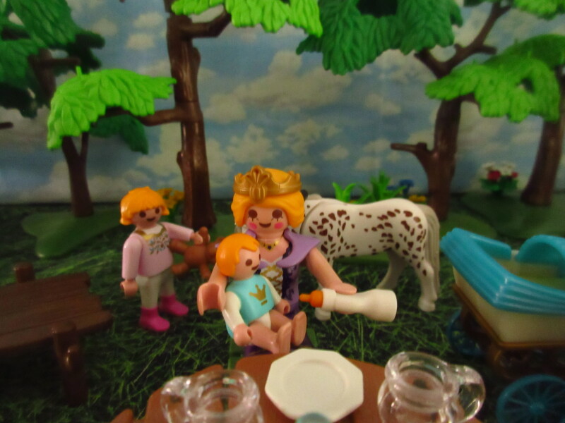 It's Springtime in Eastgate Park for the Playmobil people in our house...