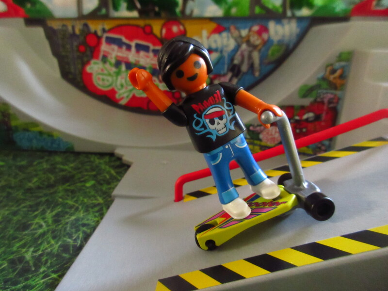 It's Springtime in Eastgate Park for the Playmobil people in our house...