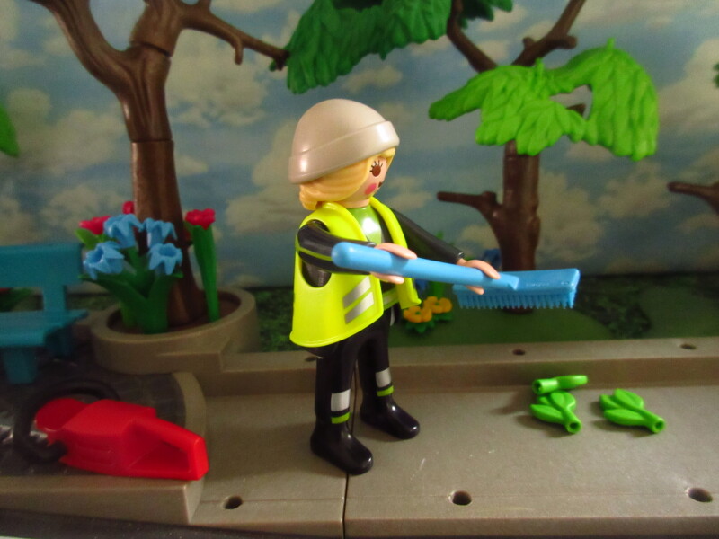 It's Springtime in Eastgate Park for the Playmobil people in our house...