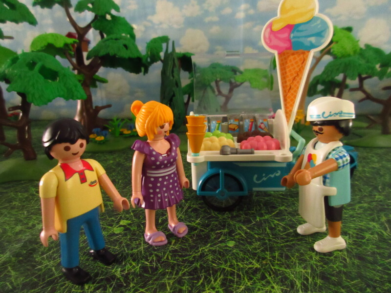 It's Springtime in Eastgate Park for the Playmobil people in our house...