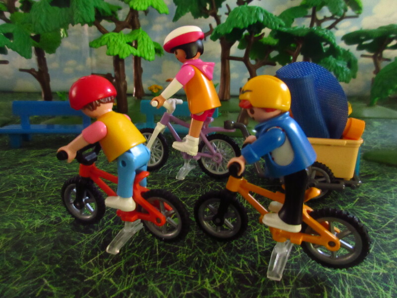 It's Springtime in Eastgate Park for the Playmobil people in our house...