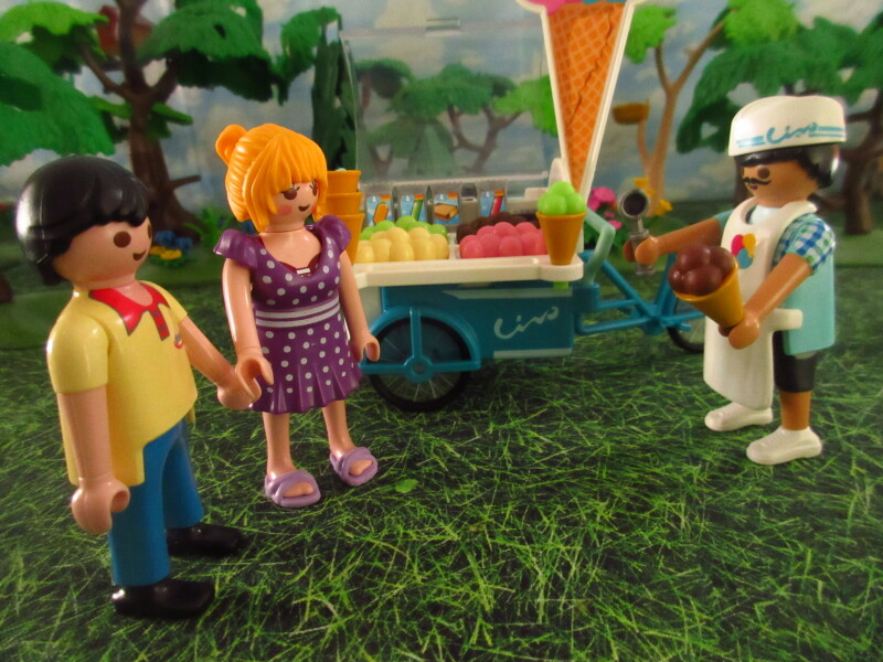 It's Springtime in Eastgate Park for the Playmobil people in our house...