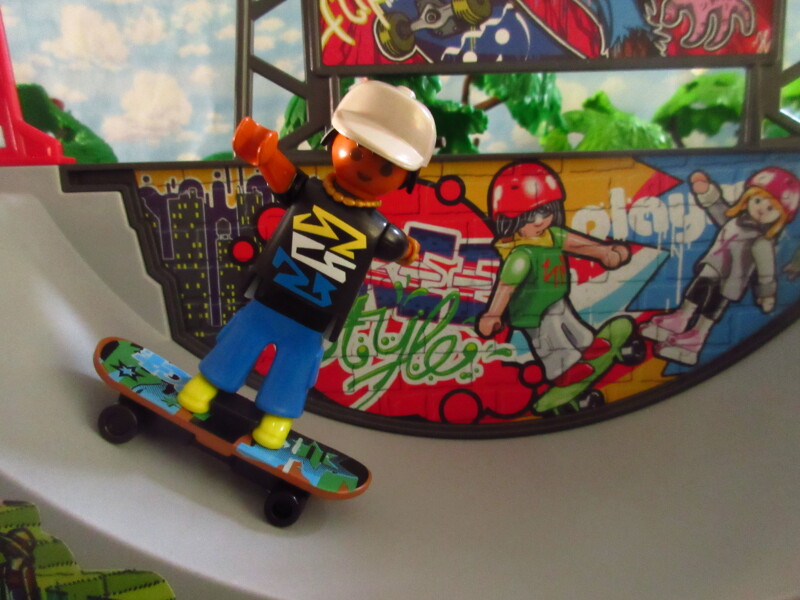 It's Springtime in Eastgate Park for the Playmobil people in our house...