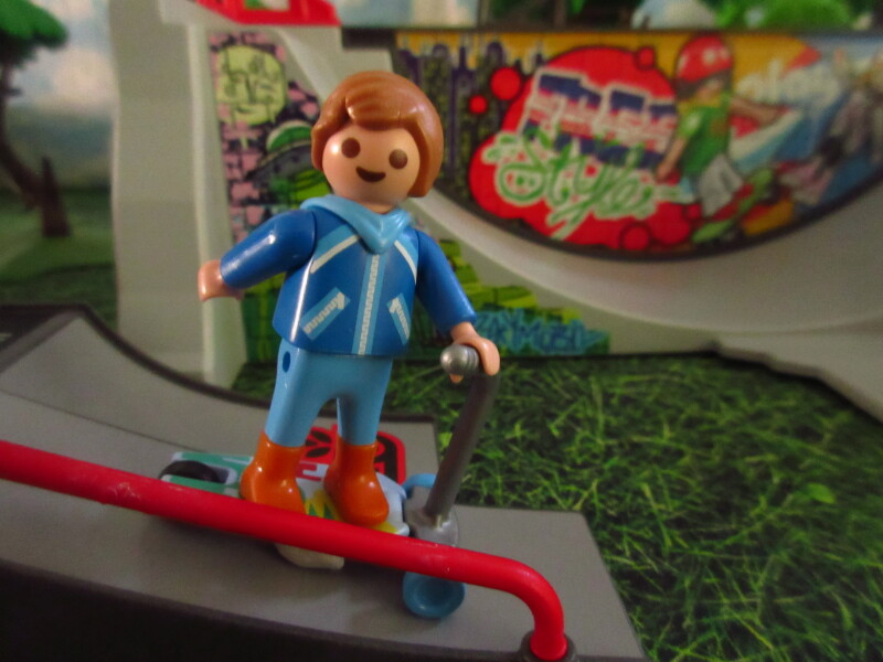 It's Springtime in Eastgate Park for the Playmobil people in our house...