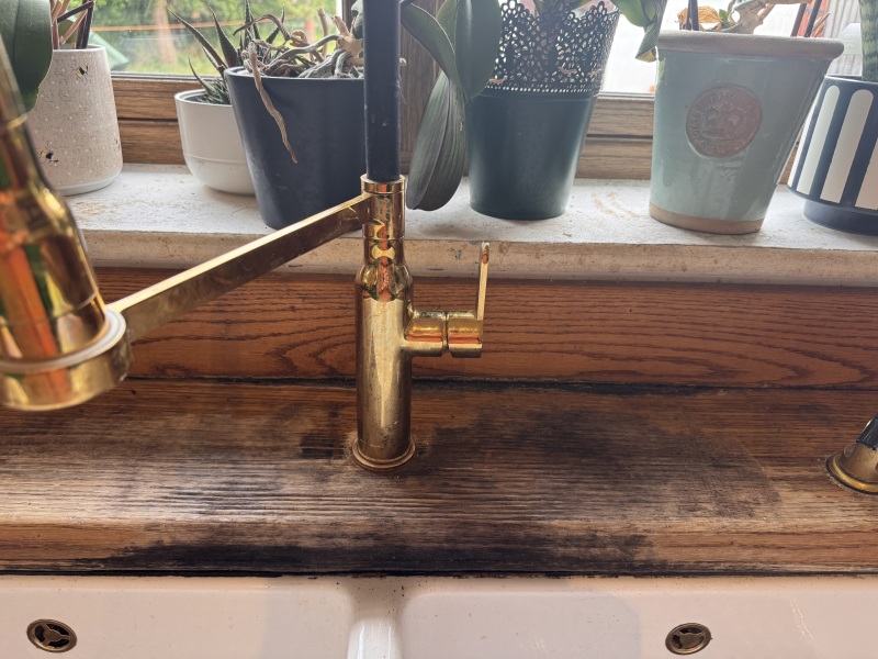 Re-sanding wooden worktop