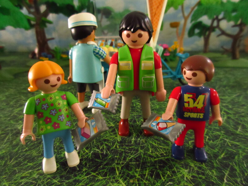 It's Springtime in Eastgate Park for the Playmobil people in our house...