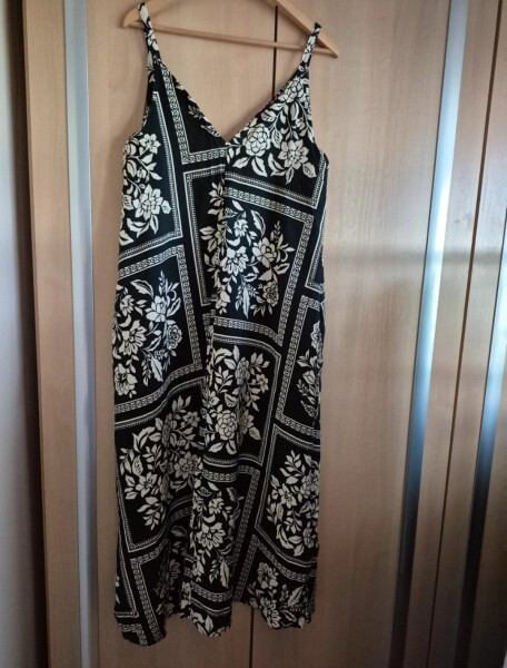 Nice summer dresses for apple shapes?