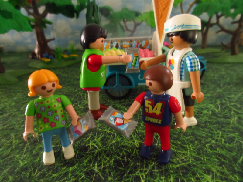 It's Springtime in Eastgate Park for the Playmobil people in our house...