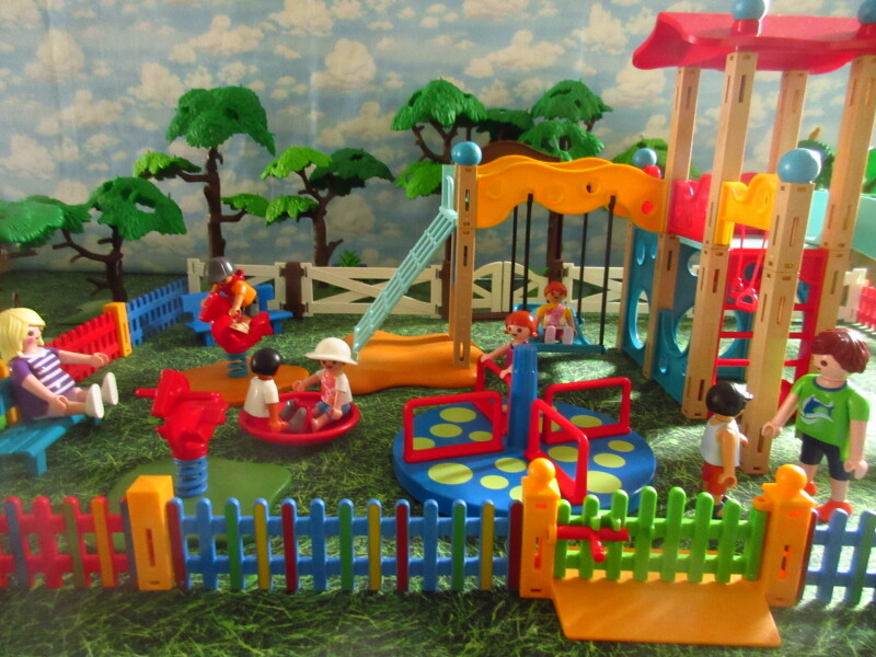 It's Springtime in Eastgate Park for the Playmobil people in our house...
