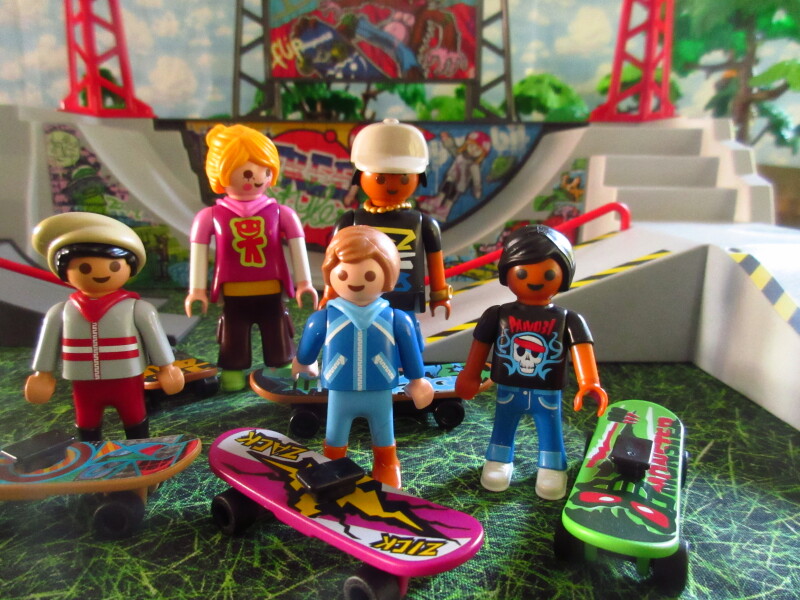 It's Springtime in Eastgate Park for the Playmobil people in our house...