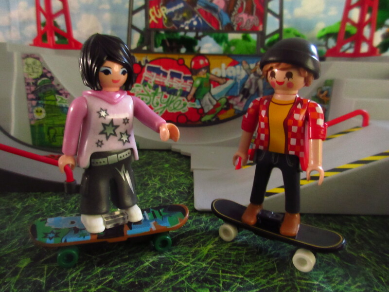 It's Springtime in Eastgate Park for the Playmobil people in our house...