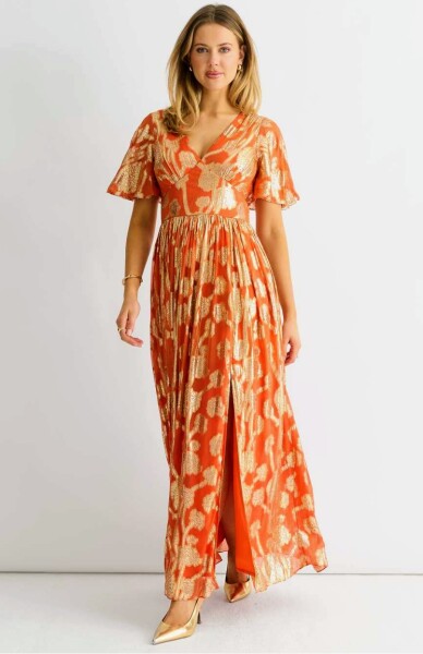 I need a wedding outfit that ticks specific boxes
