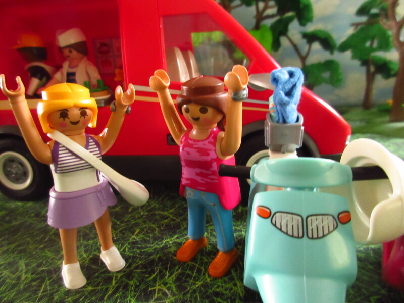 It's Springtime in Eastgate Park for the Playmobil people in our house...