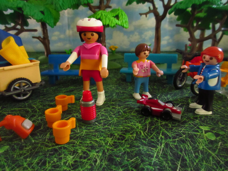 It's Springtime in Eastgate Park for the Playmobil people in our house...