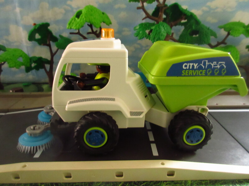 It's Springtime in Eastgate Park for the Playmobil people in our house...