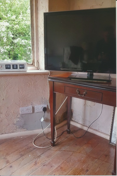 Are plug sockets in a living room alcove a good or bad idea?