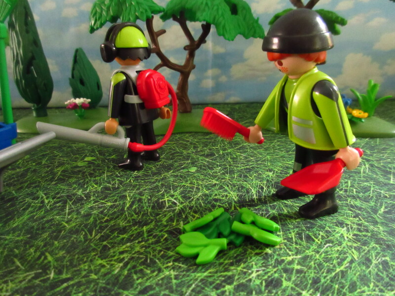 It's Springtime in Eastgate Park for the Playmobil people in our house...