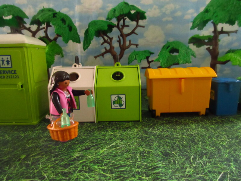 It's Springtime in Eastgate Park for the Playmobil people in our house...