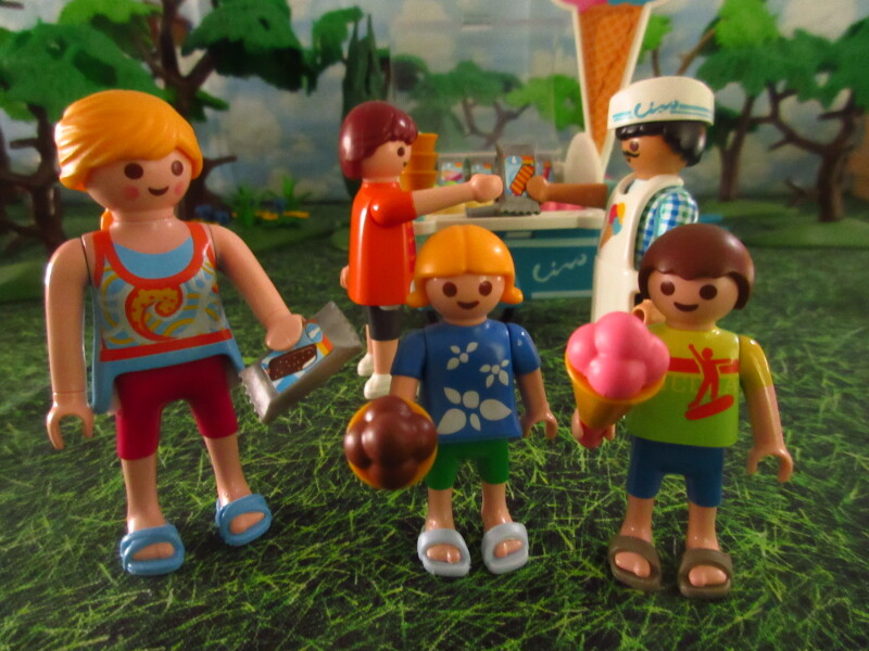 It's Springtime in Eastgate Park for the Playmobil people in our house...
