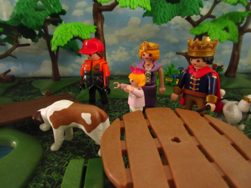 It's Springtime in Eastgate Park for the Playmobil people in our house...