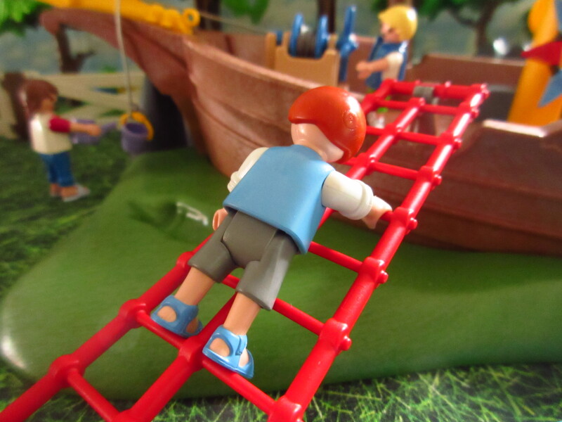 It's Springtime in Eastgate Park for the Playmobil people in our house...