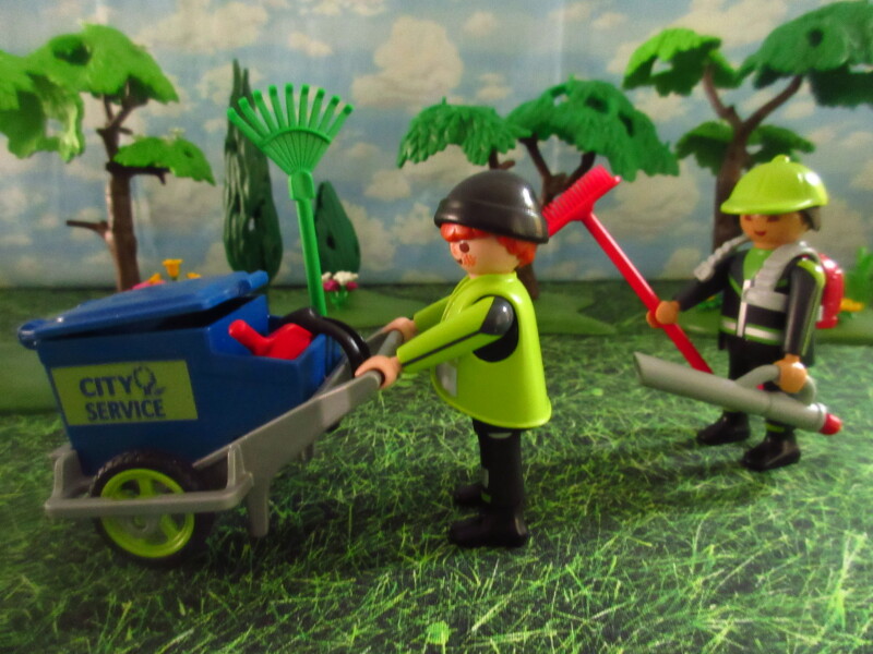 It's Springtime in Eastgate Park for the Playmobil people in our house...