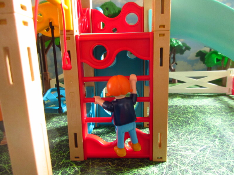 It's Springtime in Eastgate Park for the Playmobil people in our house...