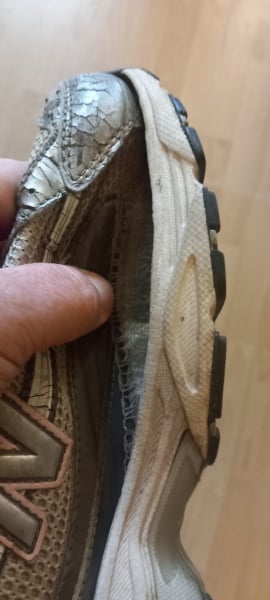 Can anyone recommend glue for repairing old New Balance trainers?