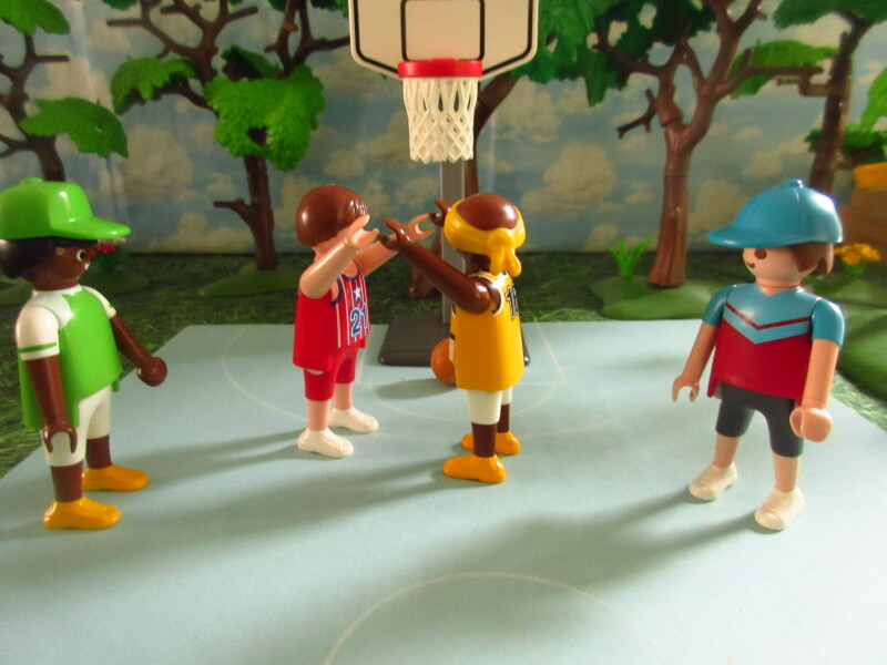 It's Springtime in Eastgate Park for the Playmobil people in our house...